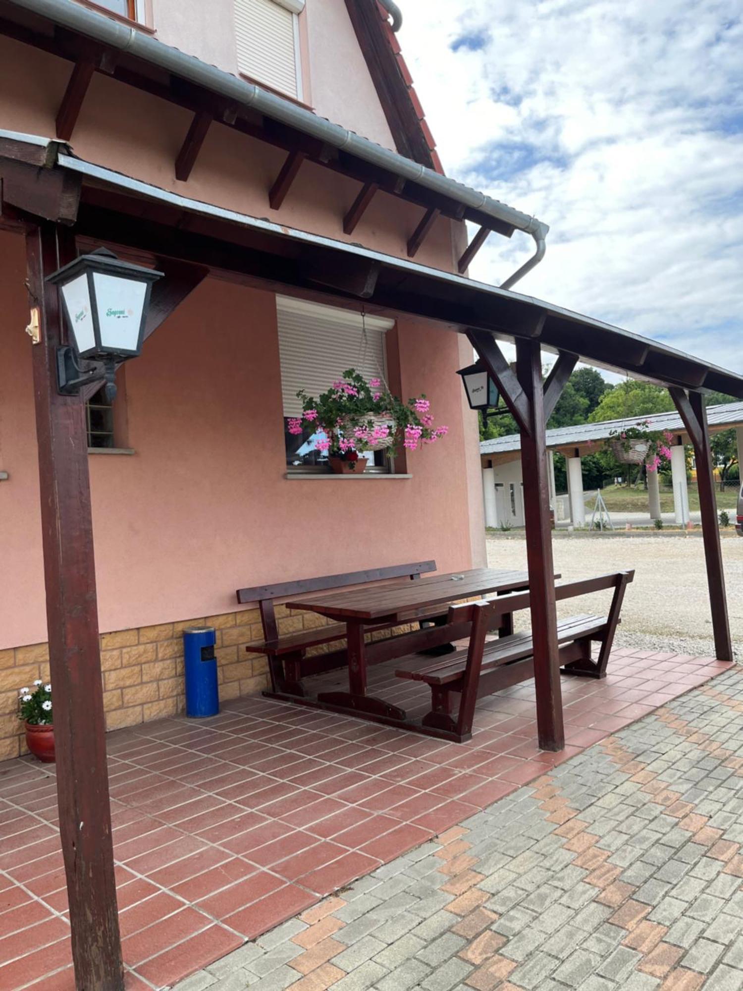 Hangulat Szálló Zalaszentbalazs Kültér fotó